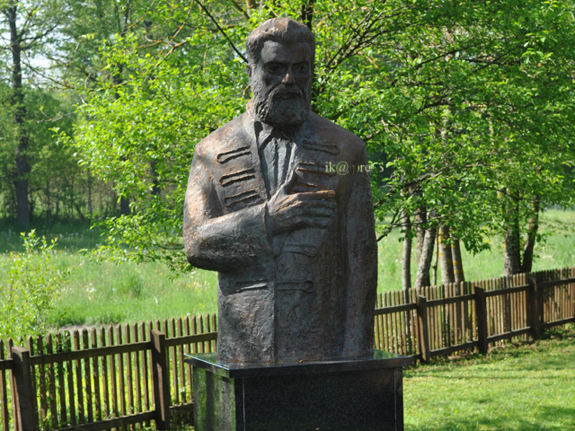 Bista dr. Ante Starčevića u Velikom Žitniku rad akademskog kipara Petra Dolića/Arhiva Lika pressa                                                                                                                                                         